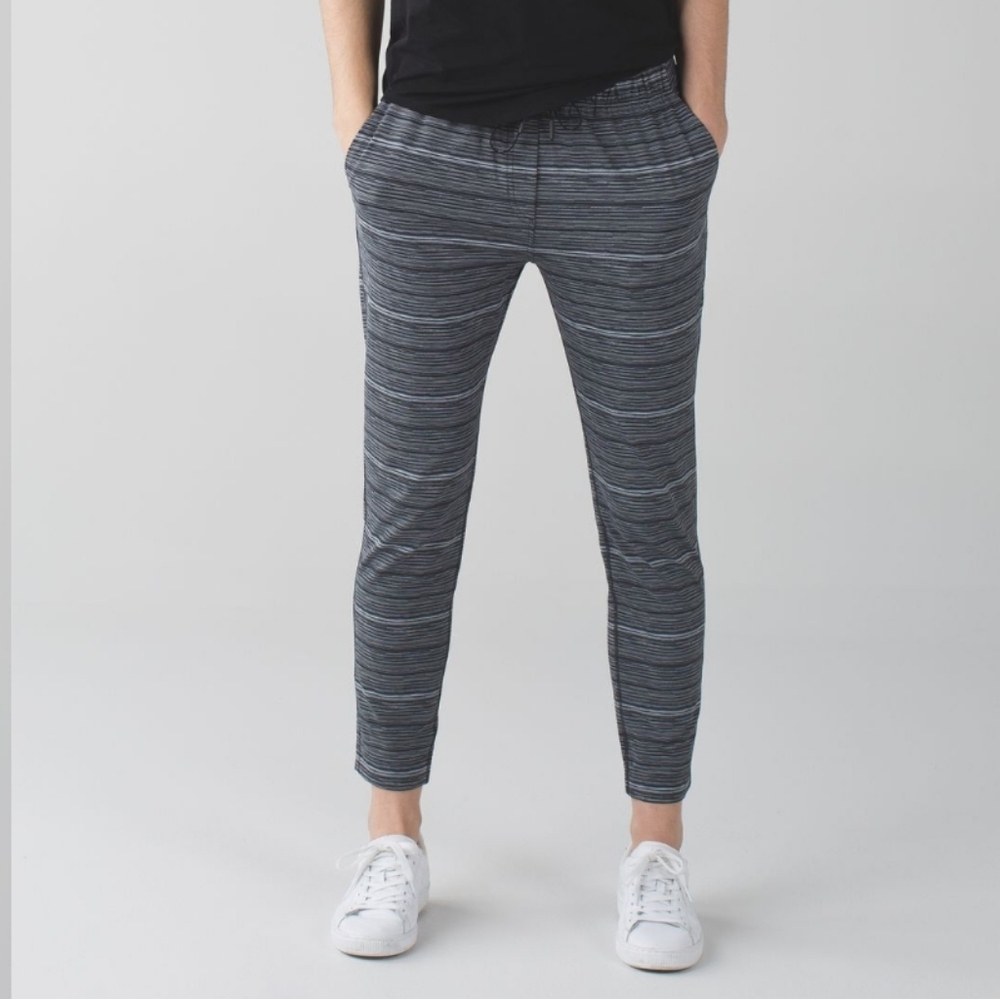 Lululemon Jet Crop EUC Size 12